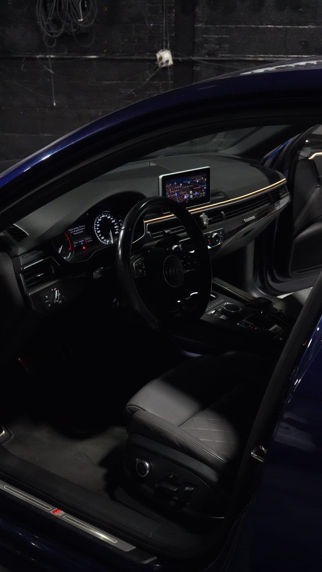 Gold ambient lighting – Audi